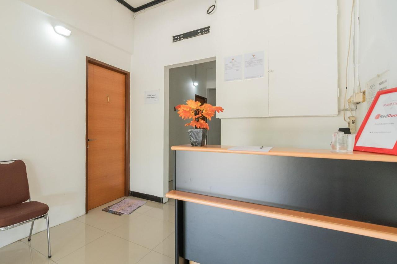 Hotel Reddoorz Near Terminal Bubulak Bogor Esterno foto