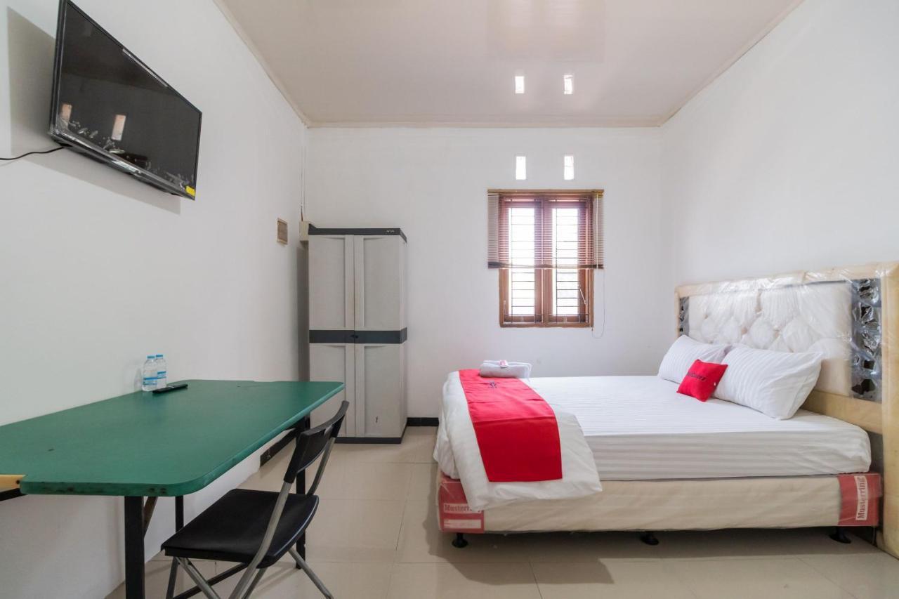 Hotel Reddoorz Near Terminal Bubulak Bogor Esterno foto