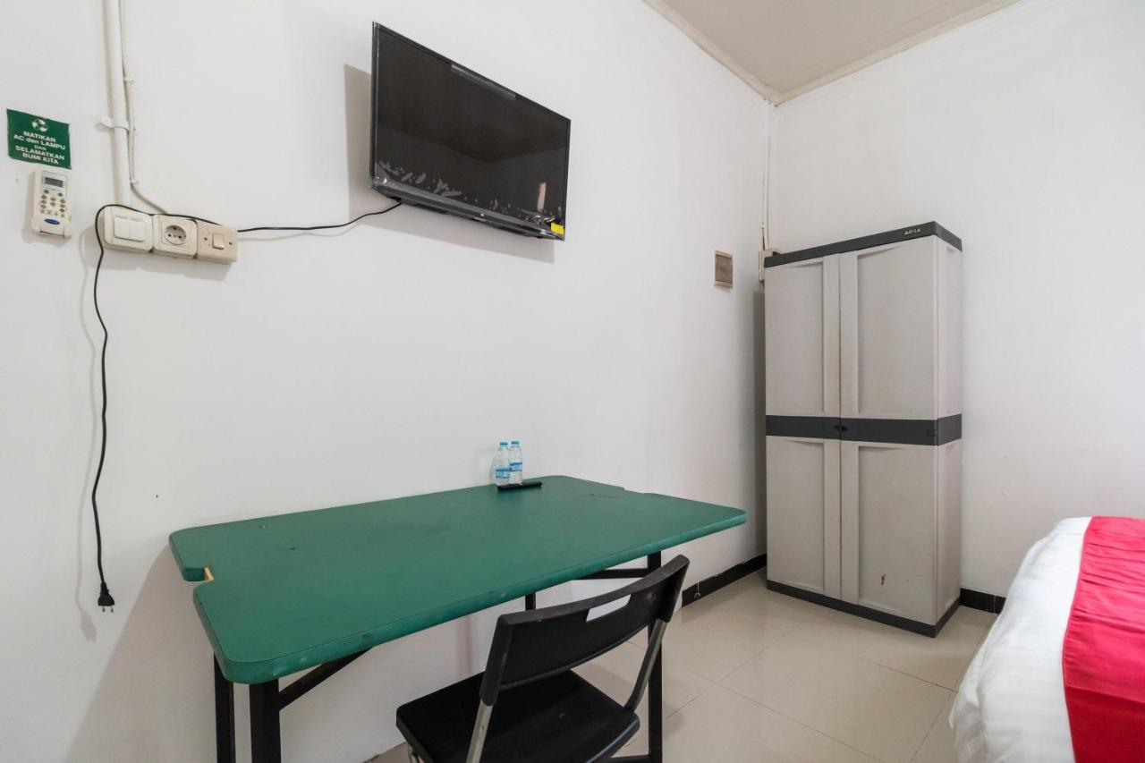 Hotel Reddoorz Near Terminal Bubulak Bogor Esterno foto