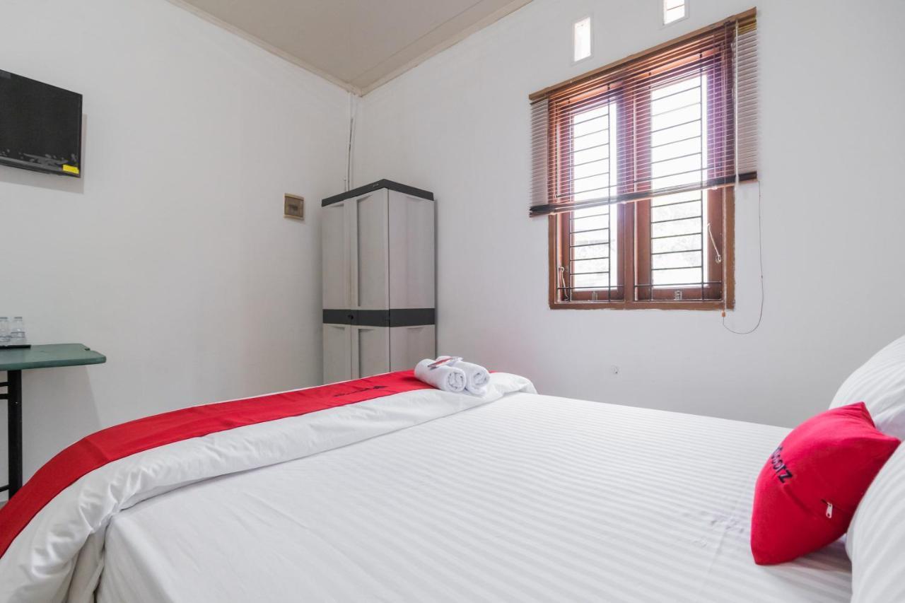 Hotel Reddoorz Near Terminal Bubulak Bogor Esterno foto